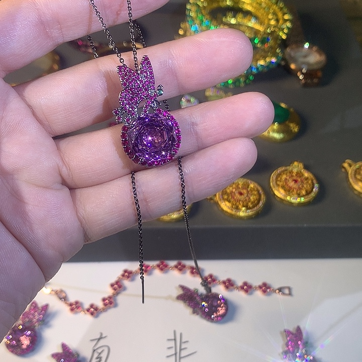 非金属47吊坠。      