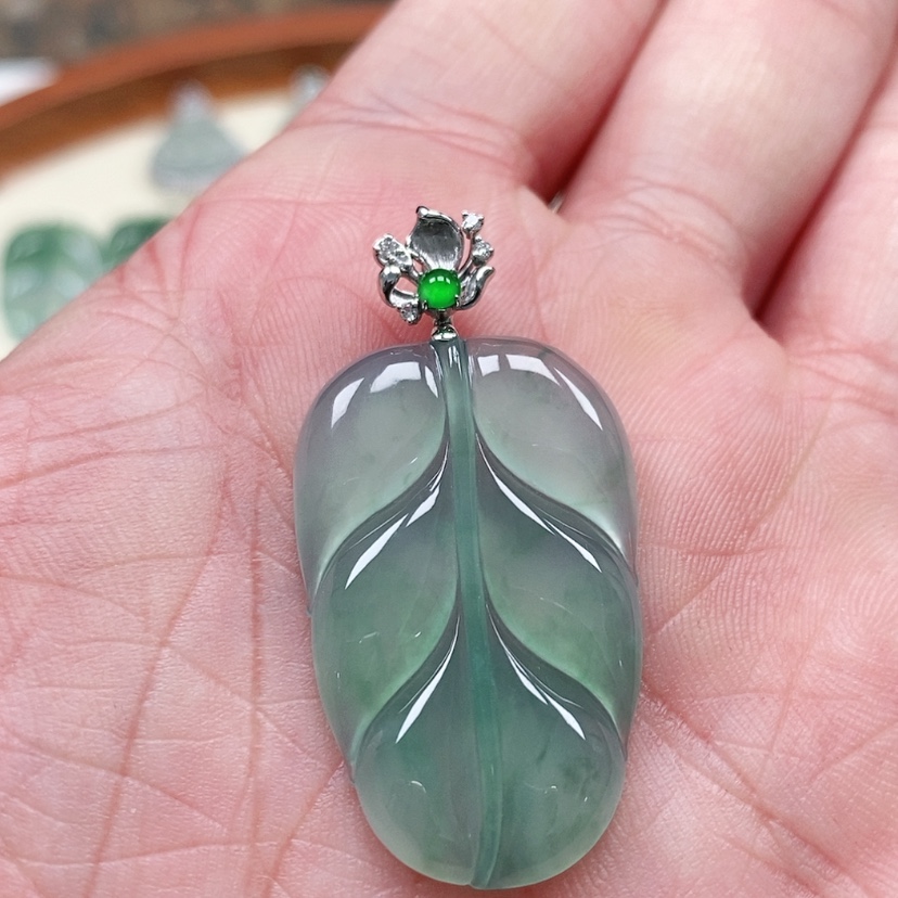 【闪购商品】翡翠吊坠(不含链)18K金镶嵌