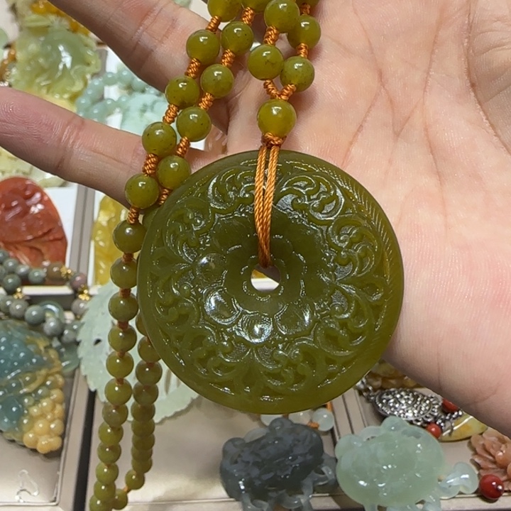 蛇纹石玉吊坠未镶嵌