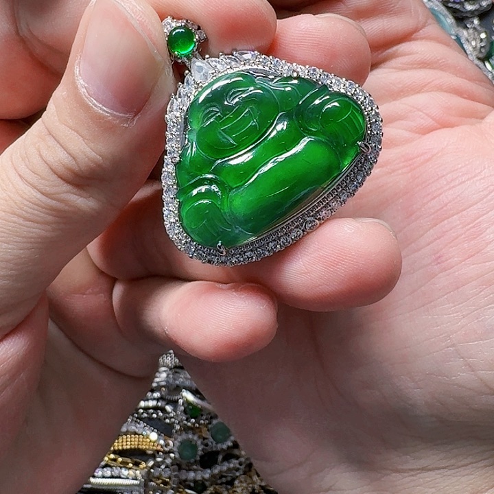 翡翠颈饰未镶嵌天然A货翡翠放漏