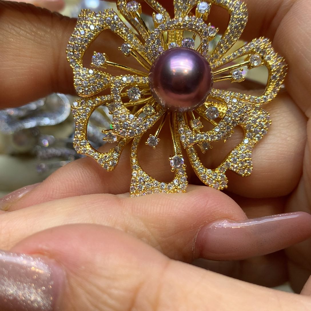 未镶嵌胸饰淡水珍珠