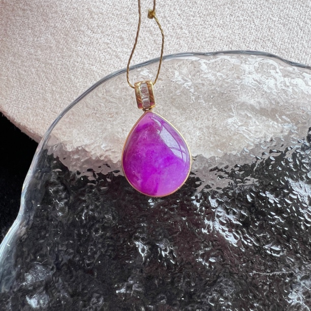 【推荐】18k金镶嵌紫红舒俱来吊坠22mm*14mm*5mm/S42484