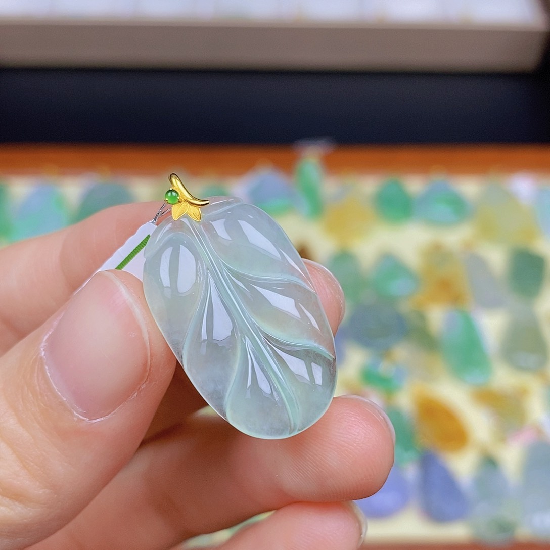 翡翠颈饰18K金镶嵌翡翠