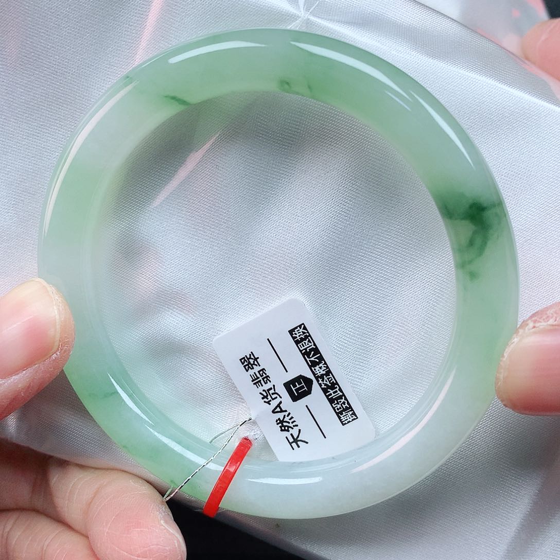 翡翠手镯未镶嵌53圈