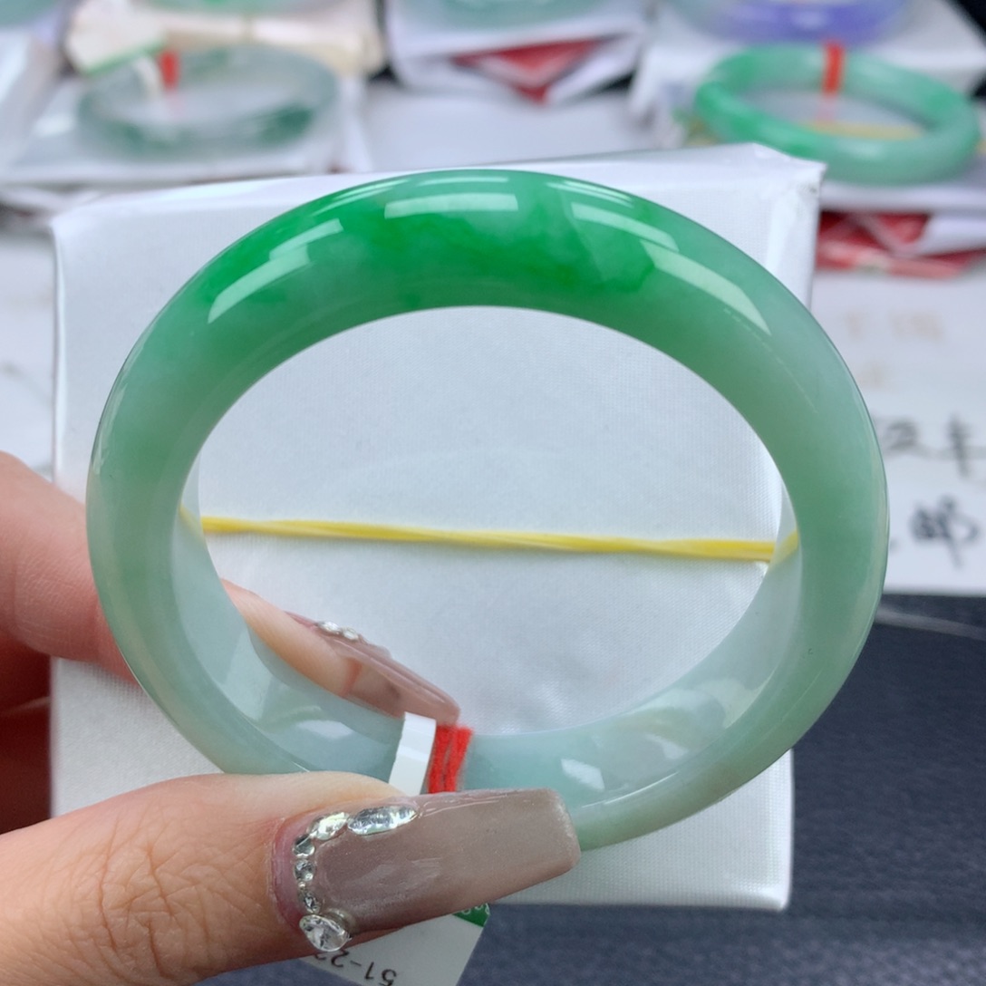 翡翠手镯未镶嵌51.7正圈