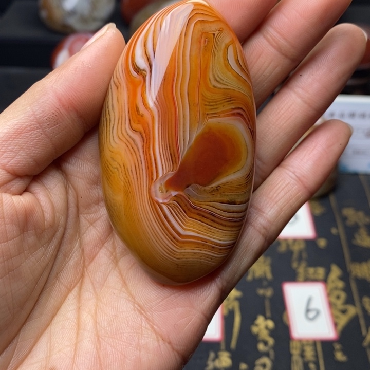 笑***尘玛瑙/玉髓未镶嵌天然玛瑙玉髓俏皮精致吊坠手把件不退不换