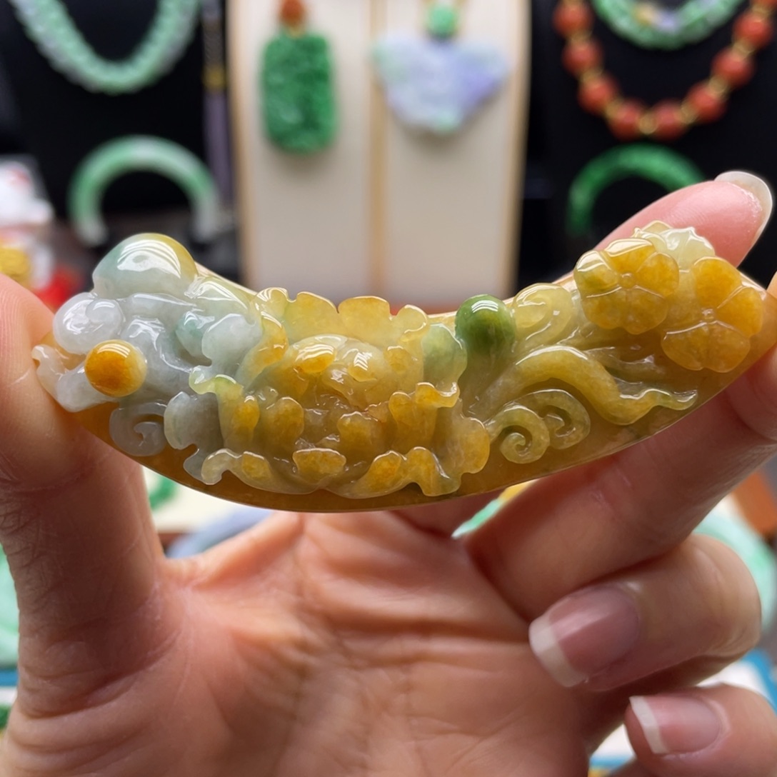 翡翠未镶嵌颈饰翡翠弯弯