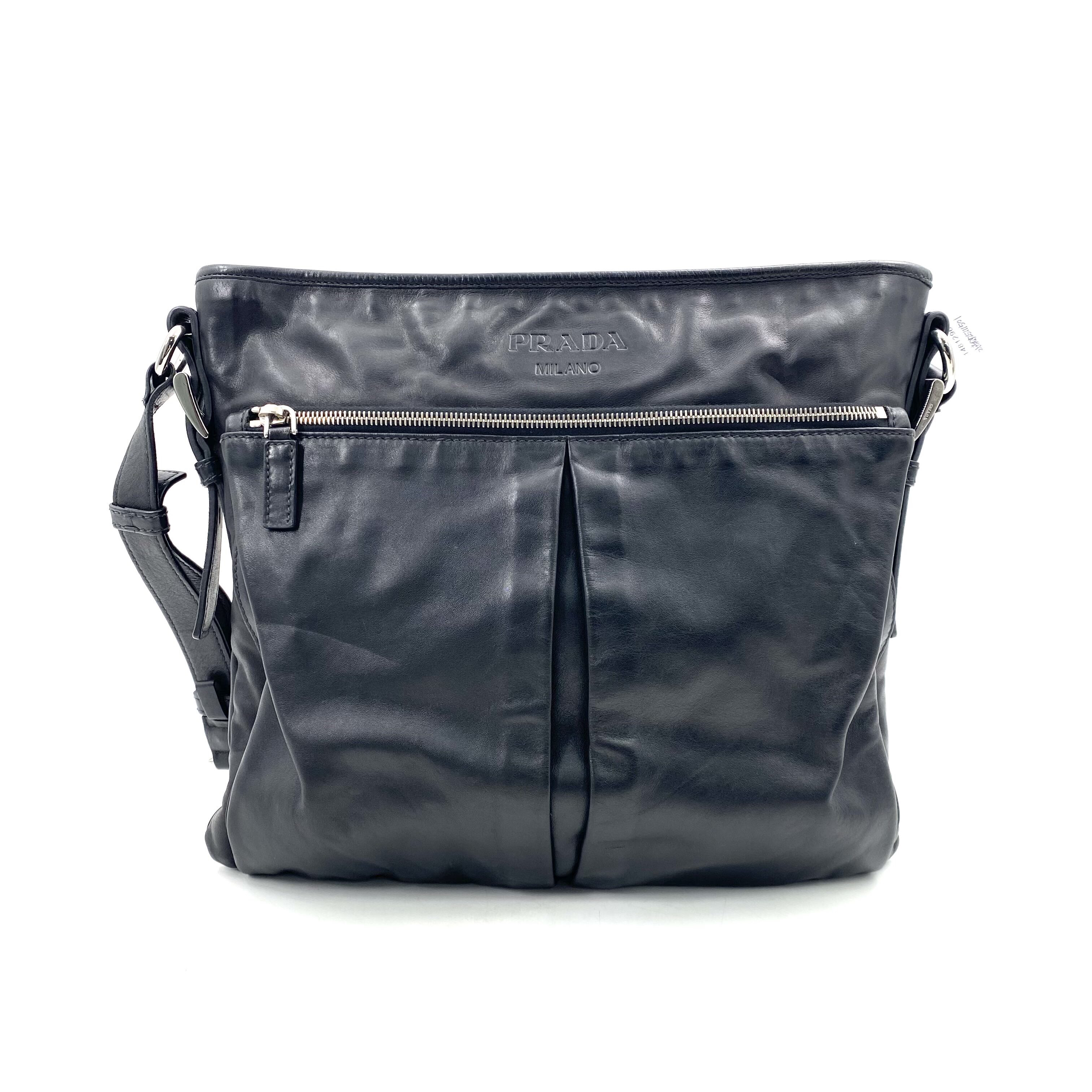95新 Prada/普拉达 黑色全皮斜挎包 尺寸35/30
