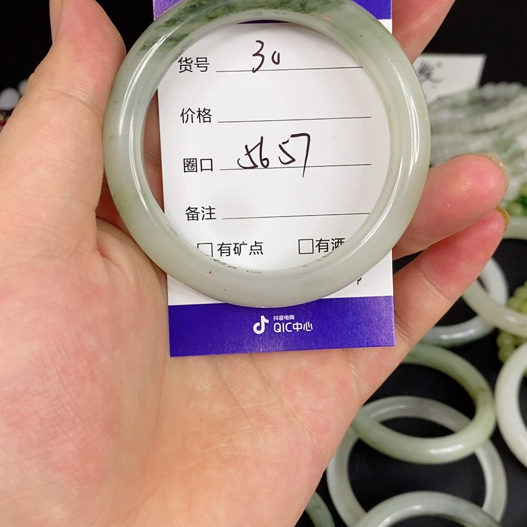 未镶嵌手镯石英质玉