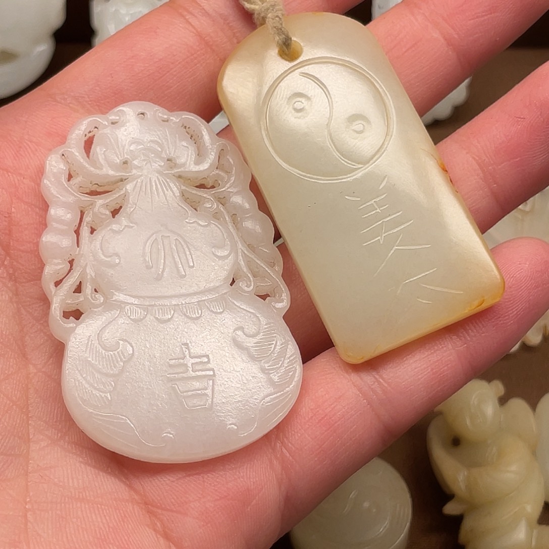 散***人和田玉未镶嵌挂件