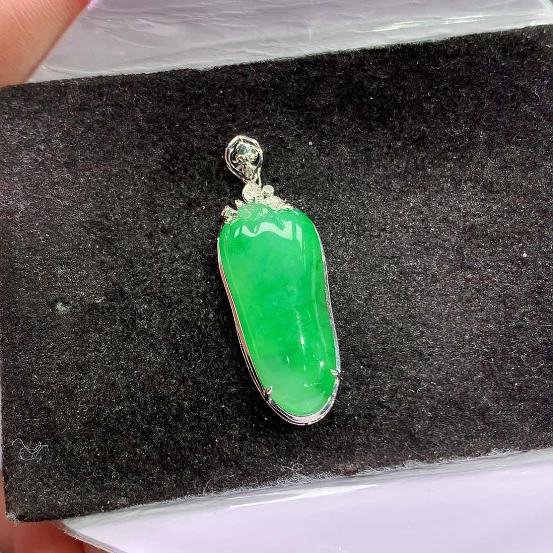 翡翠18K金镶嵌吊坠(赠链)