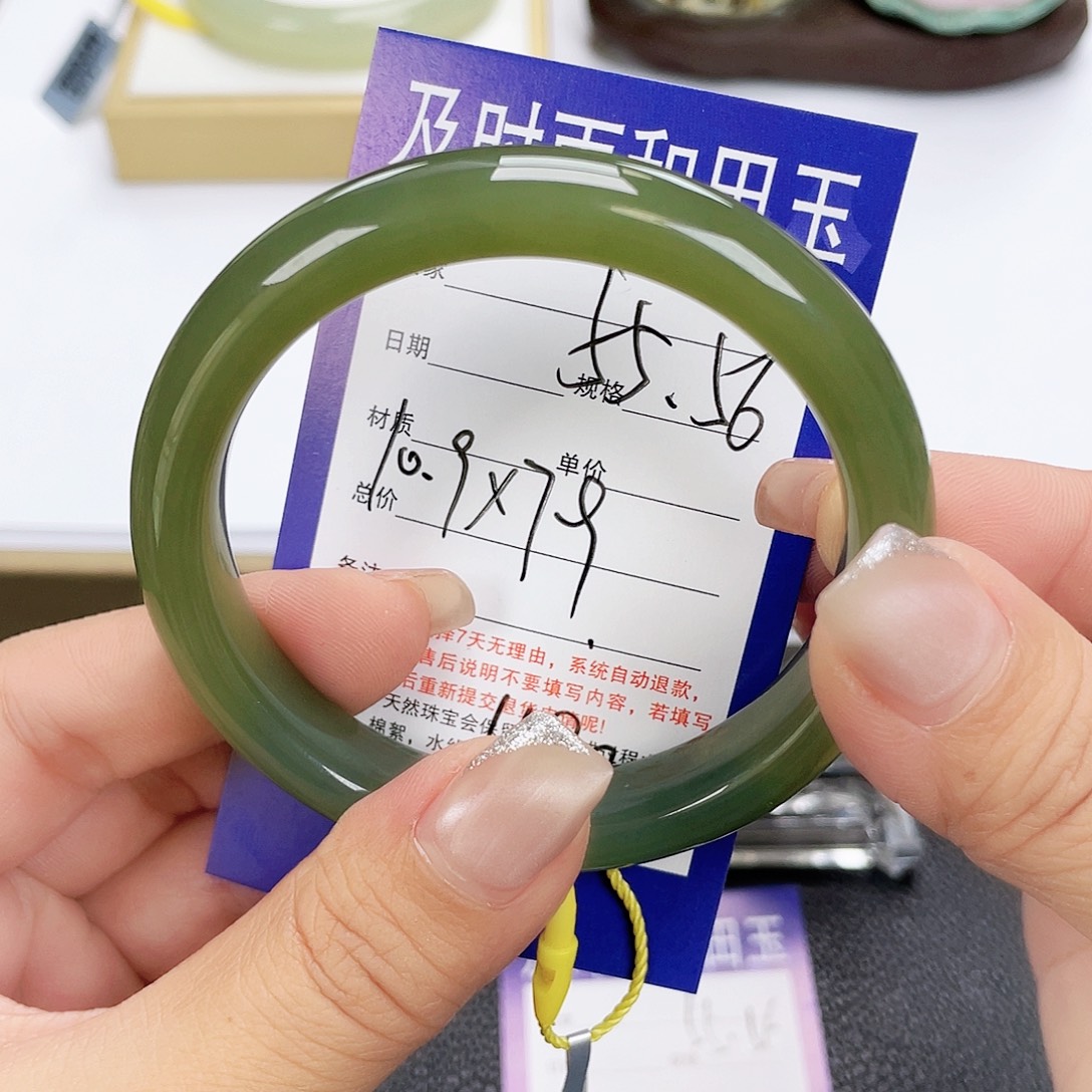 和田玉未镶嵌手镯