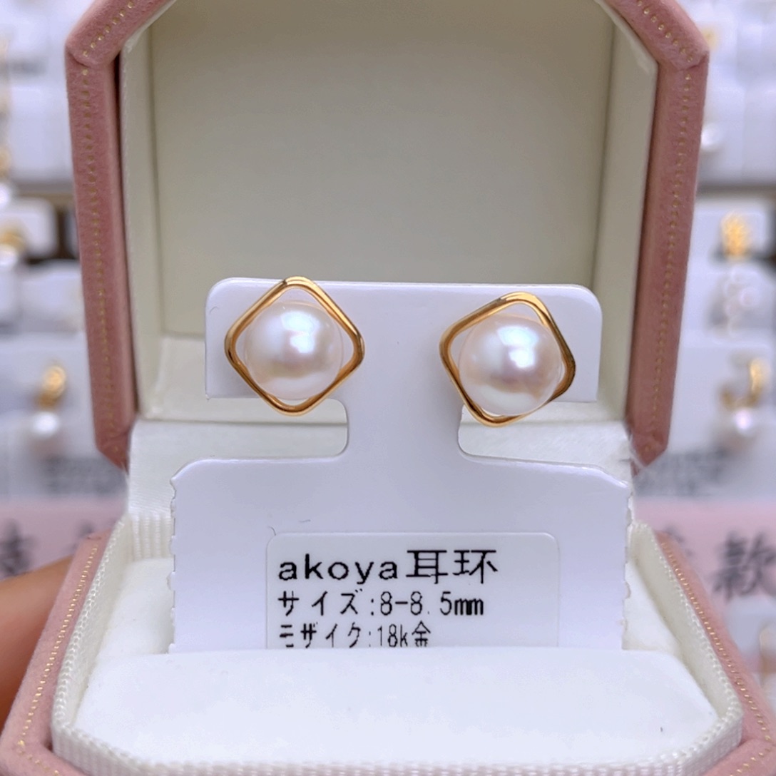 18K金镶嵌海水珍珠耳饰