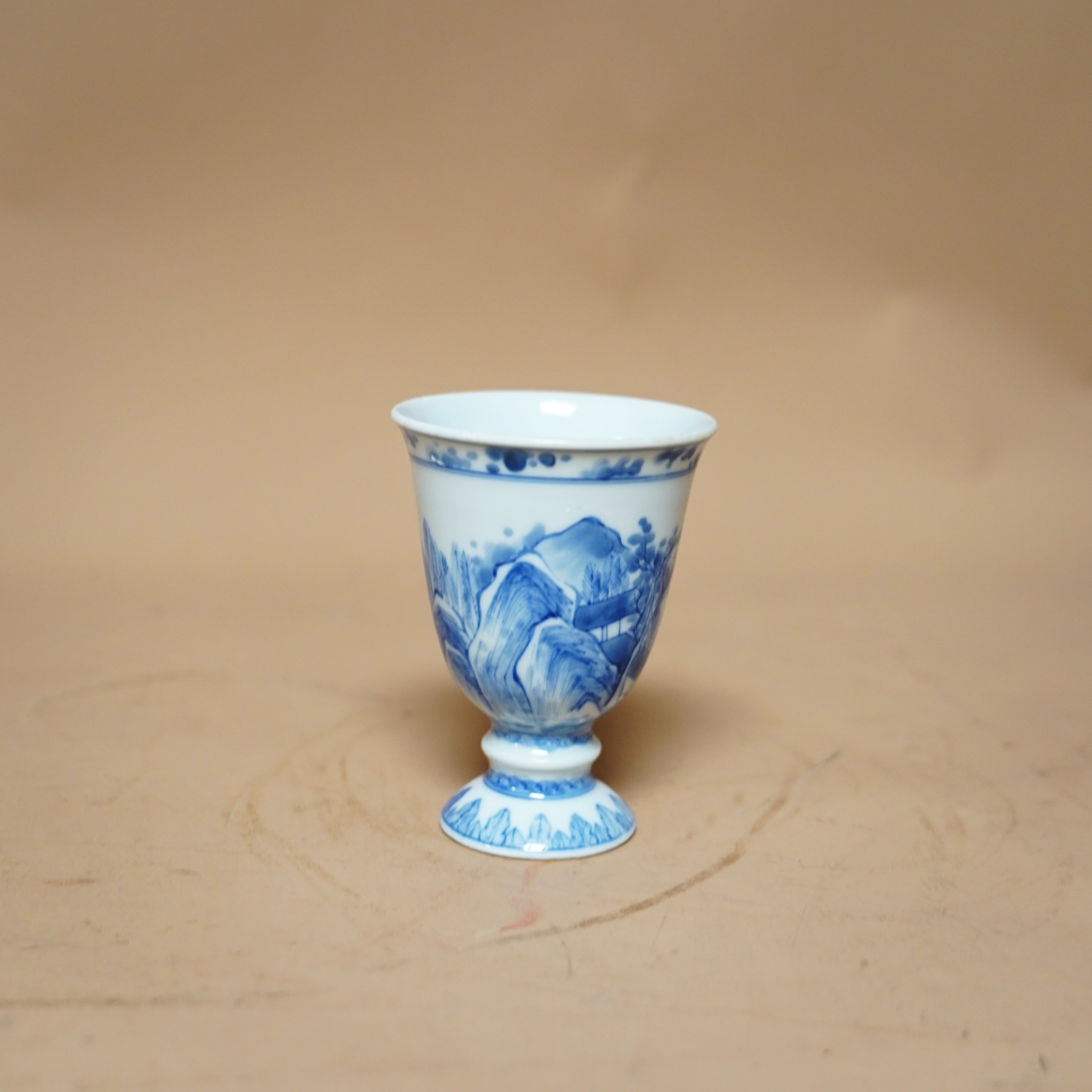 文华藏珍第211期拍品 9 康熙 青花山水人物高足杯