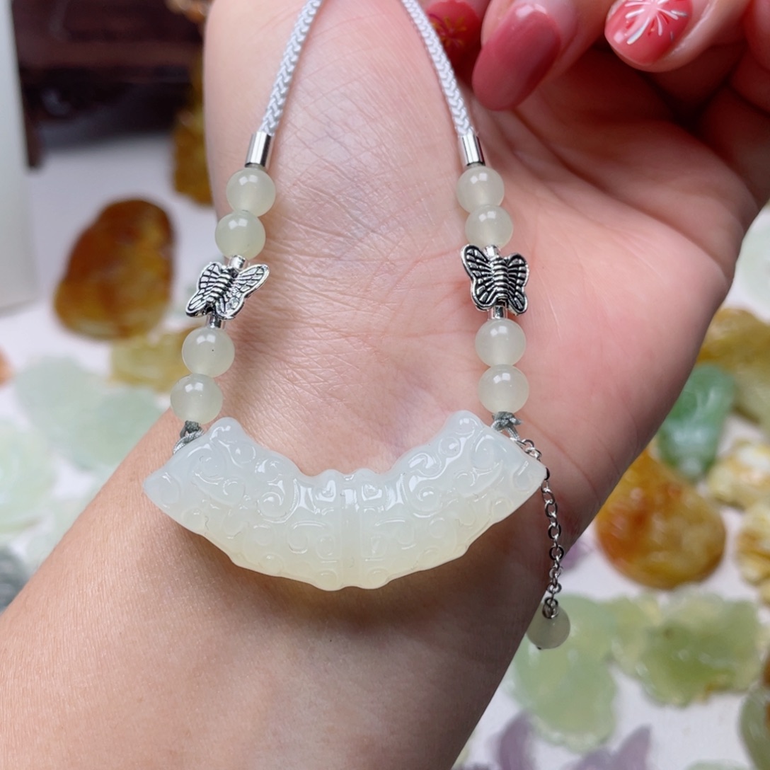 蛇纹石玉颈饰未镶嵌