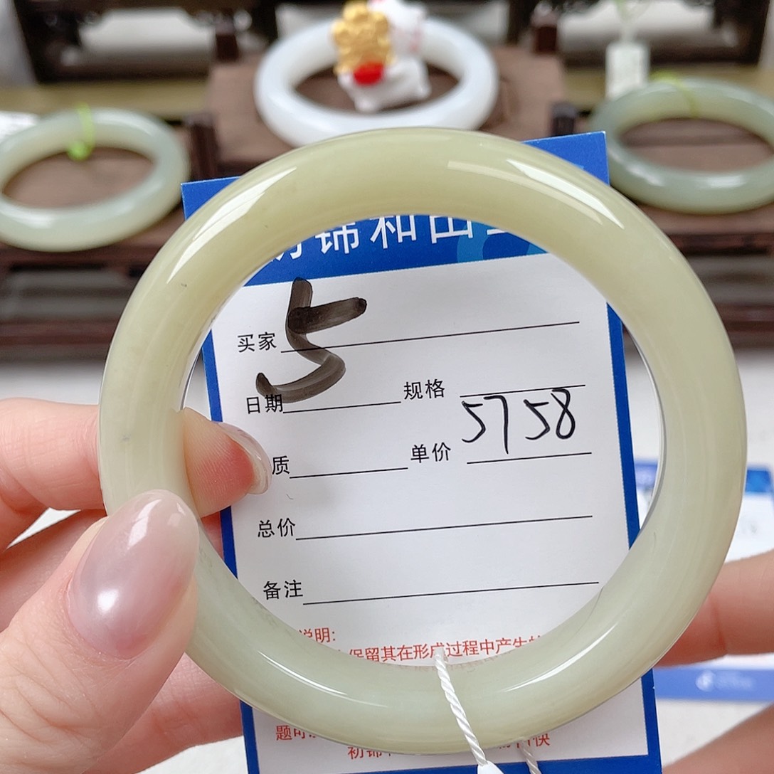 未镶嵌手镯和田玉