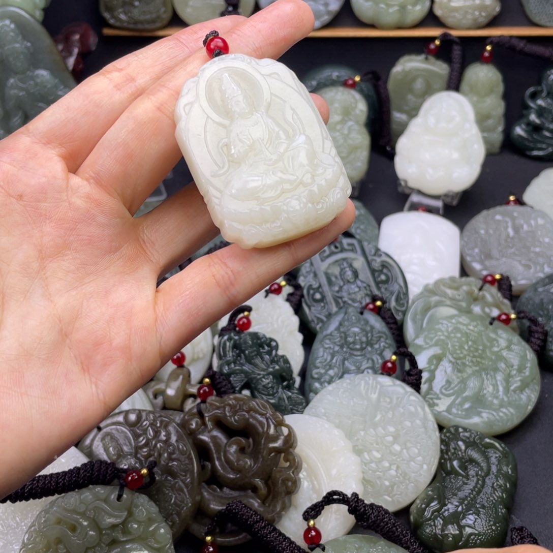 和田玉颈饰未镶嵌