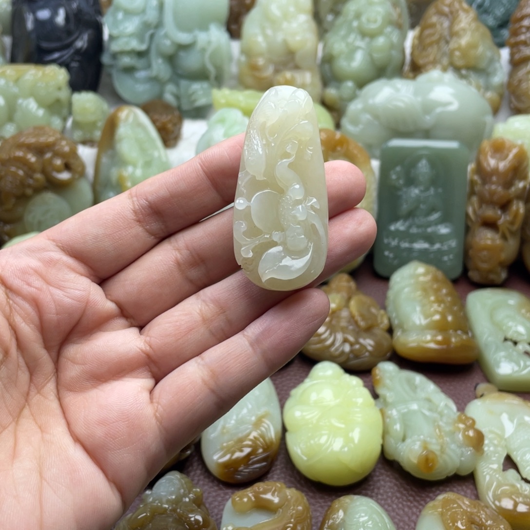 颈饰未镶嵌和田玉