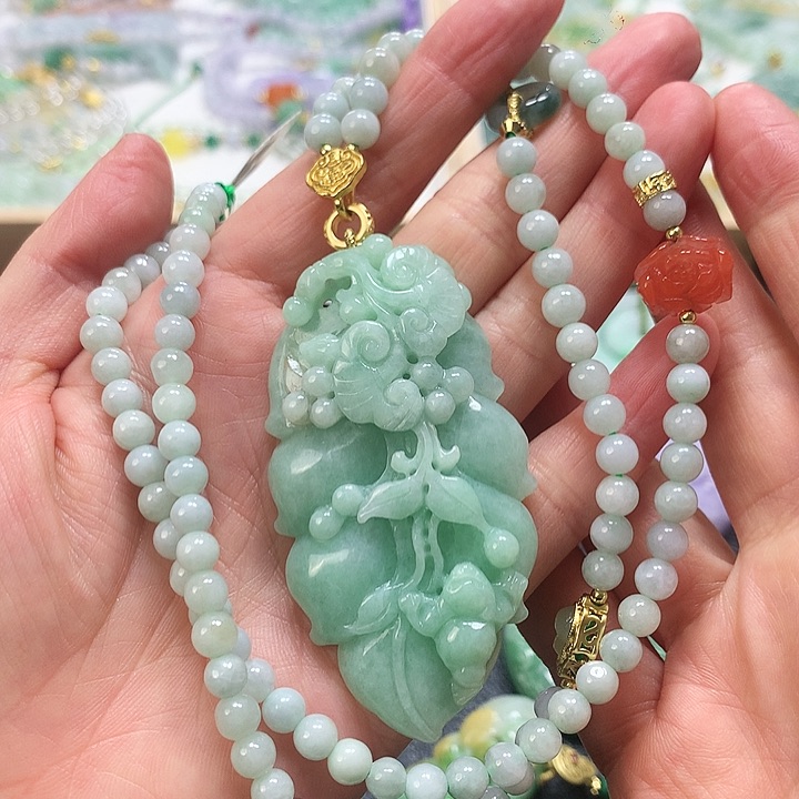翡翠颈饰未镶嵌吊坠
