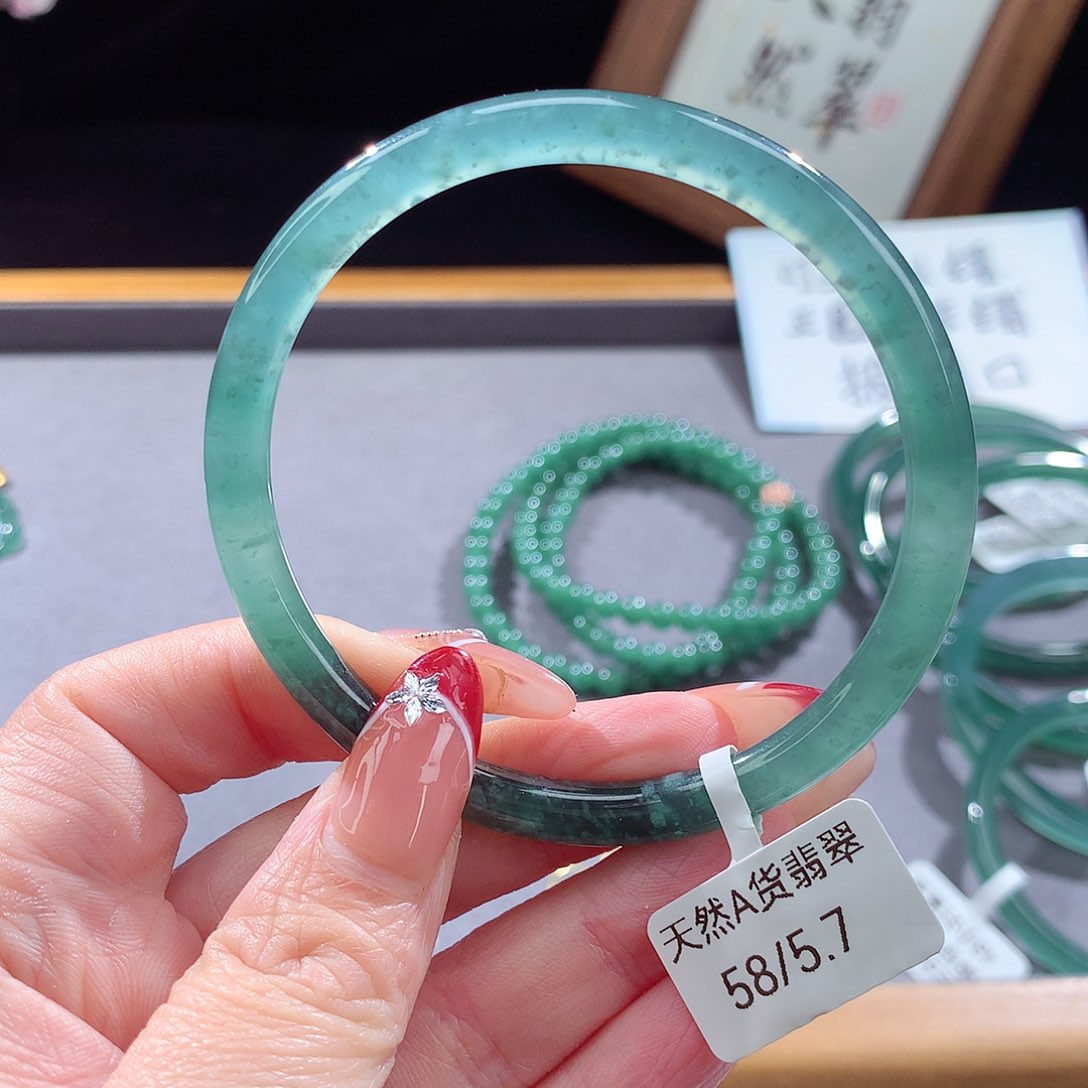翡翠手镯（圆镯）未镶嵌