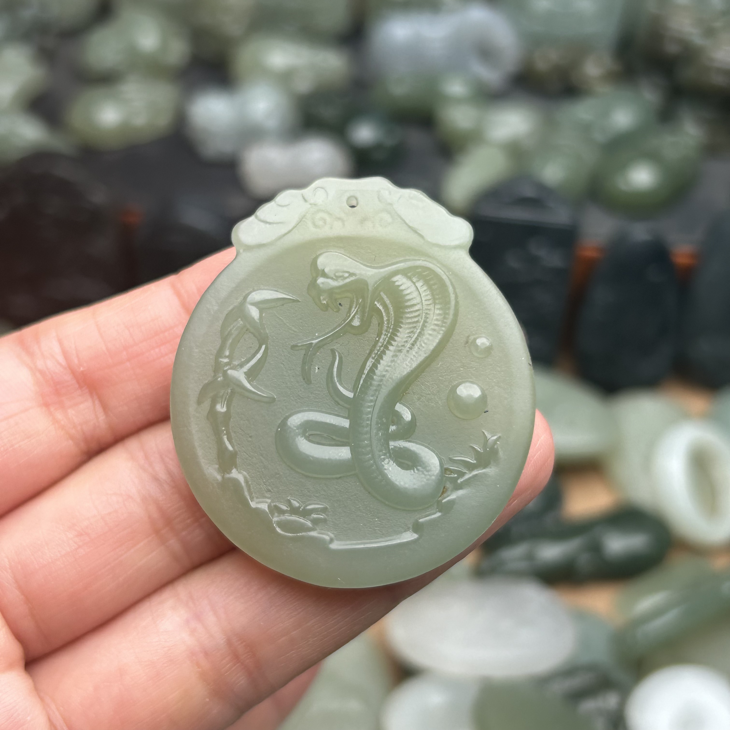 精品和田玉玉挂件