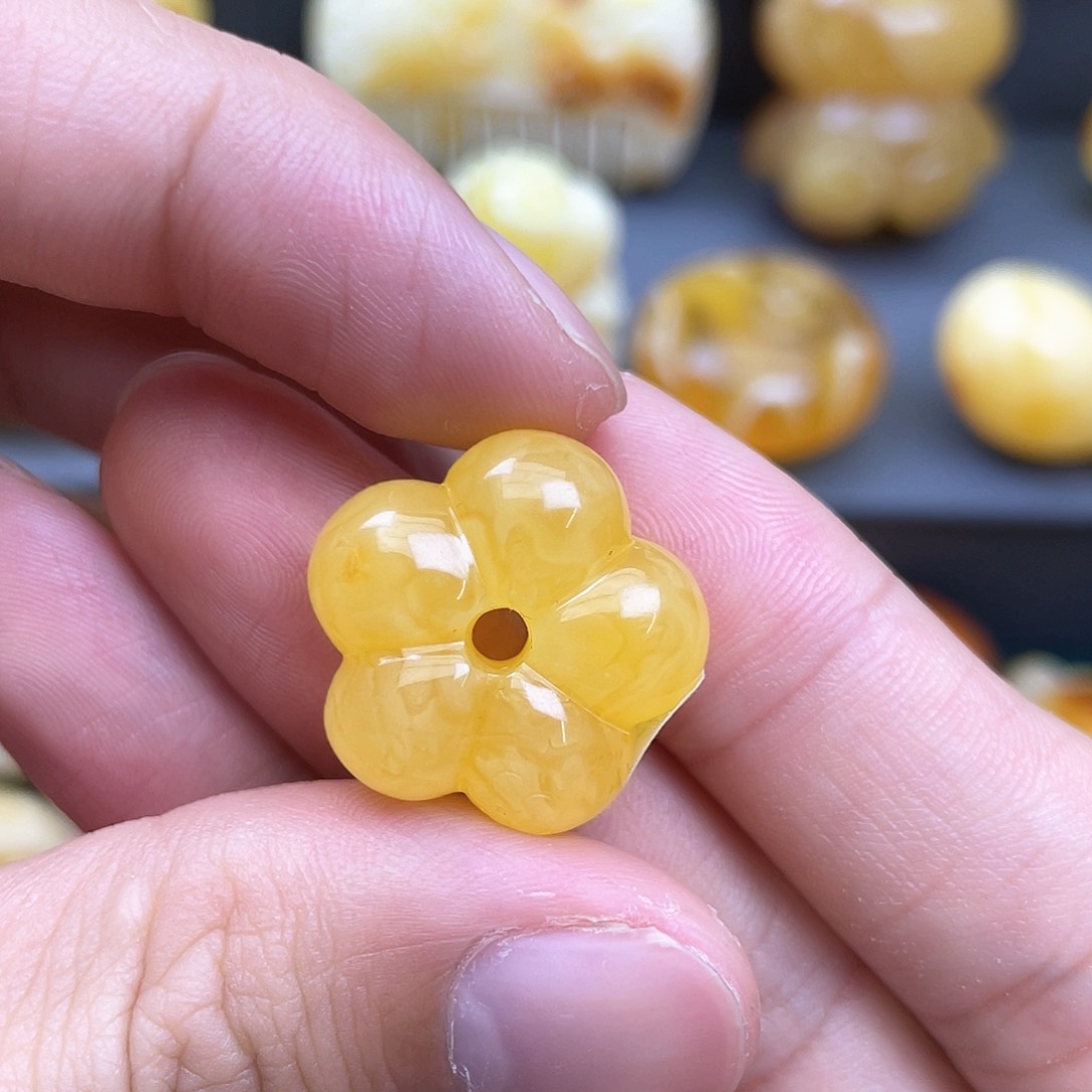 琥珀裸石未镶嵌蜜蜡