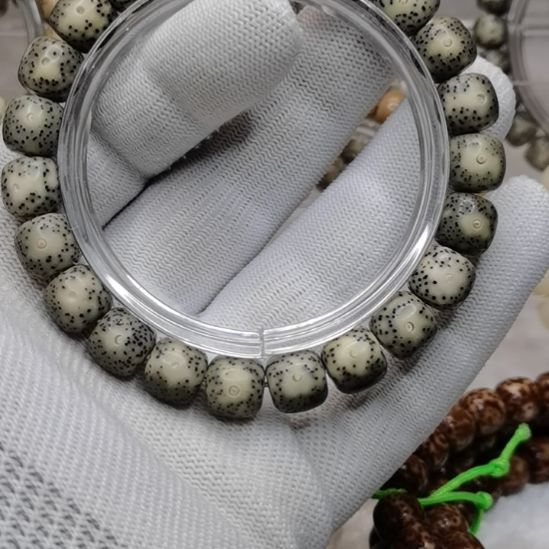 爱***容海南星月菩提10*9单圈爱豆