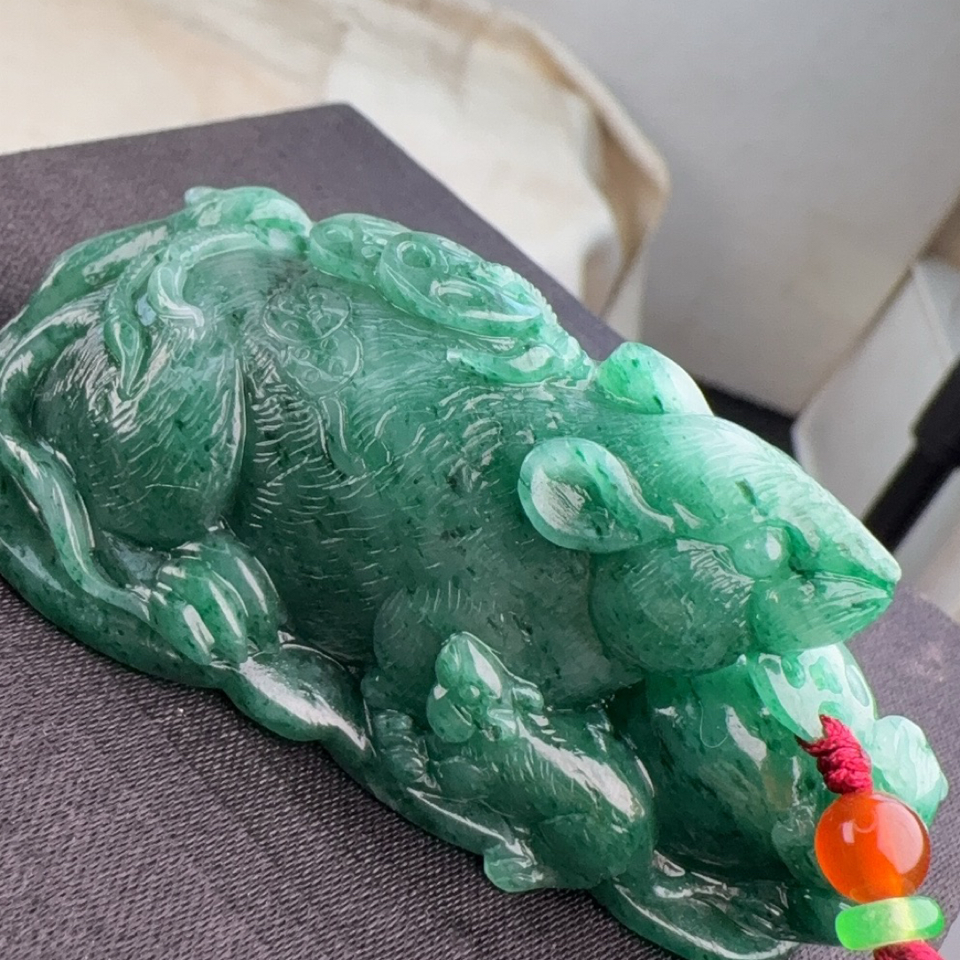 南阳独玉冰绿色满绿色五鼠运财手把件长73宽36厚32实物雕工精巧
