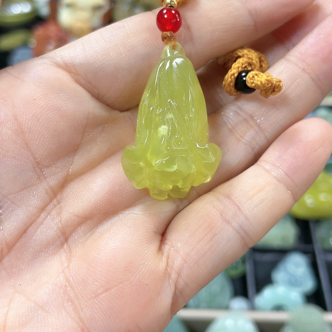 蛇纹石玉颈饰合金