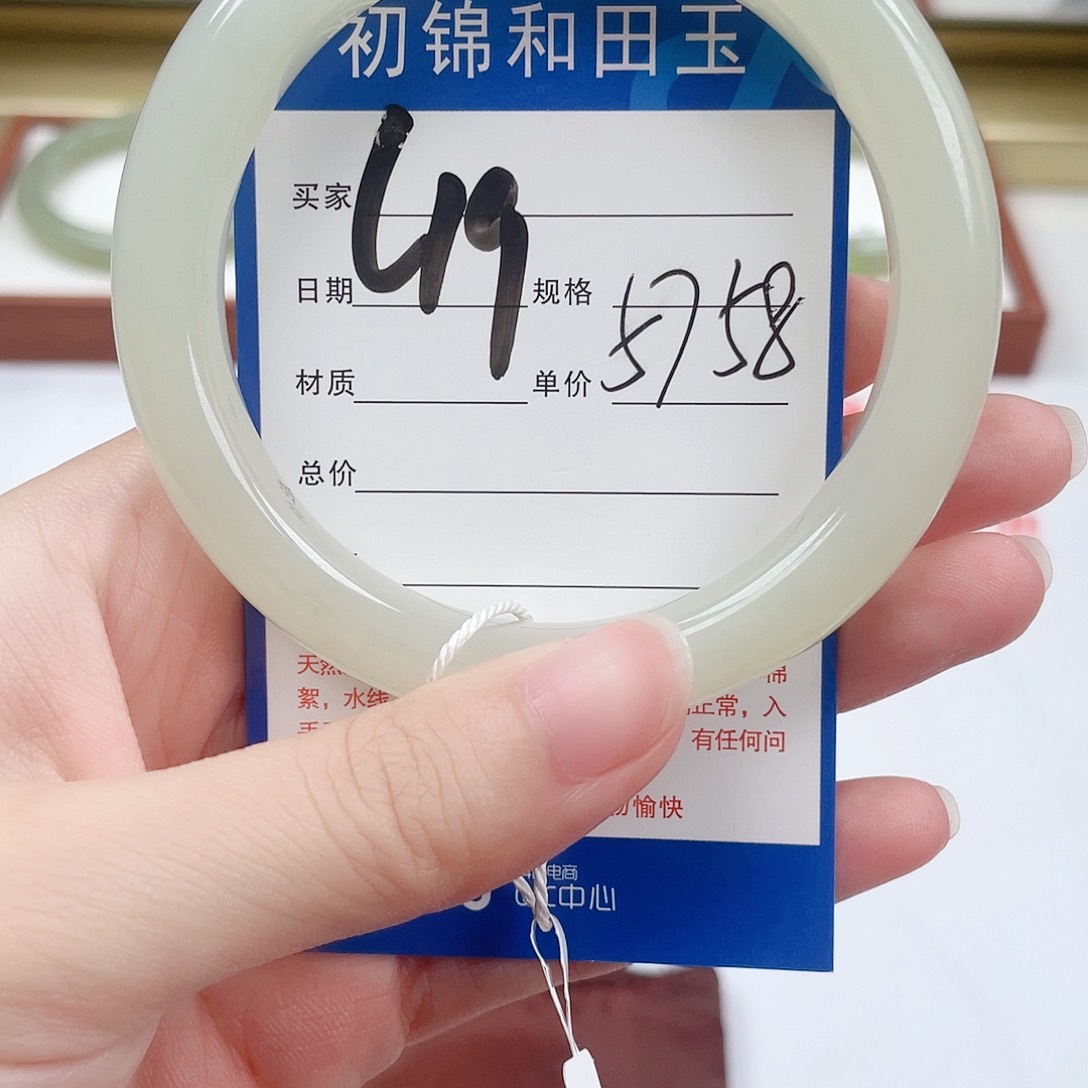 和田玉手镯未镶嵌