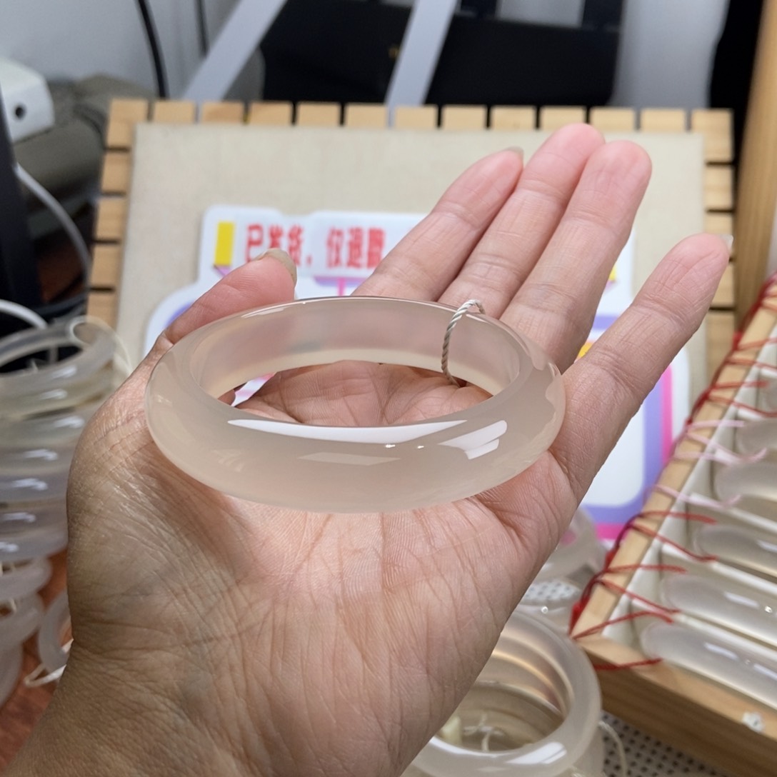 玛瑙/玉髓手镯未镶嵌纹理