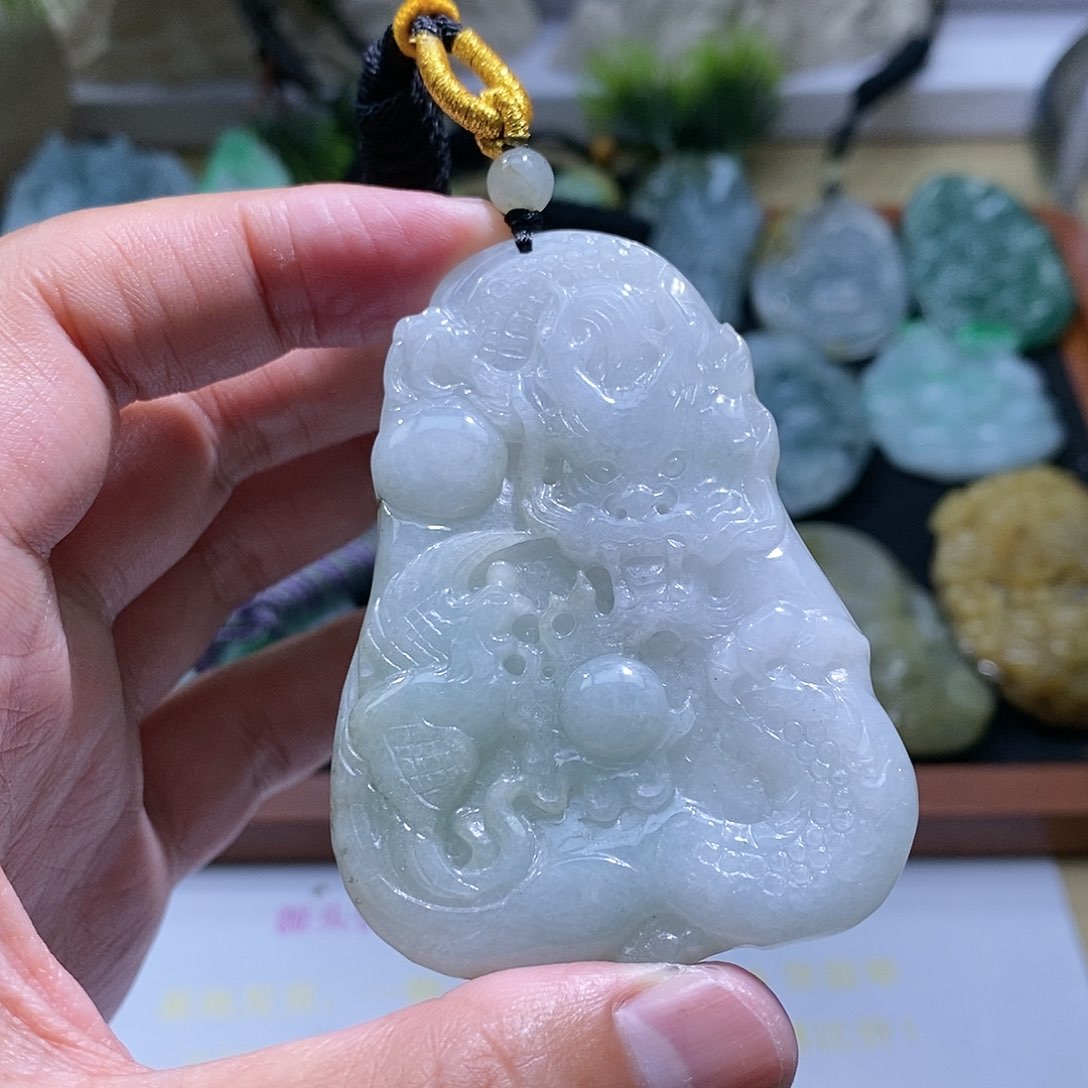 【闪购商品】翡翠颈饰未镶嵌龙牌