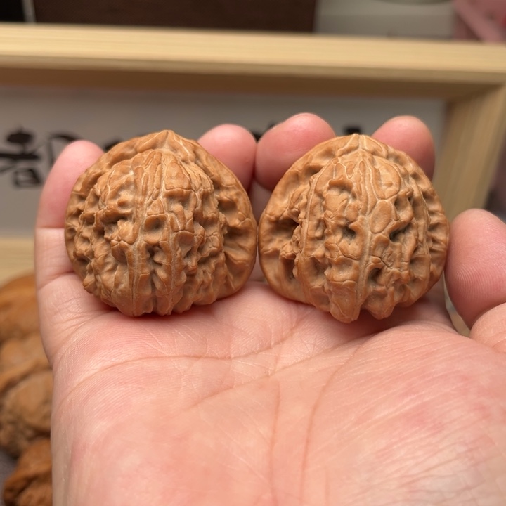 文玩核桃把件三角白