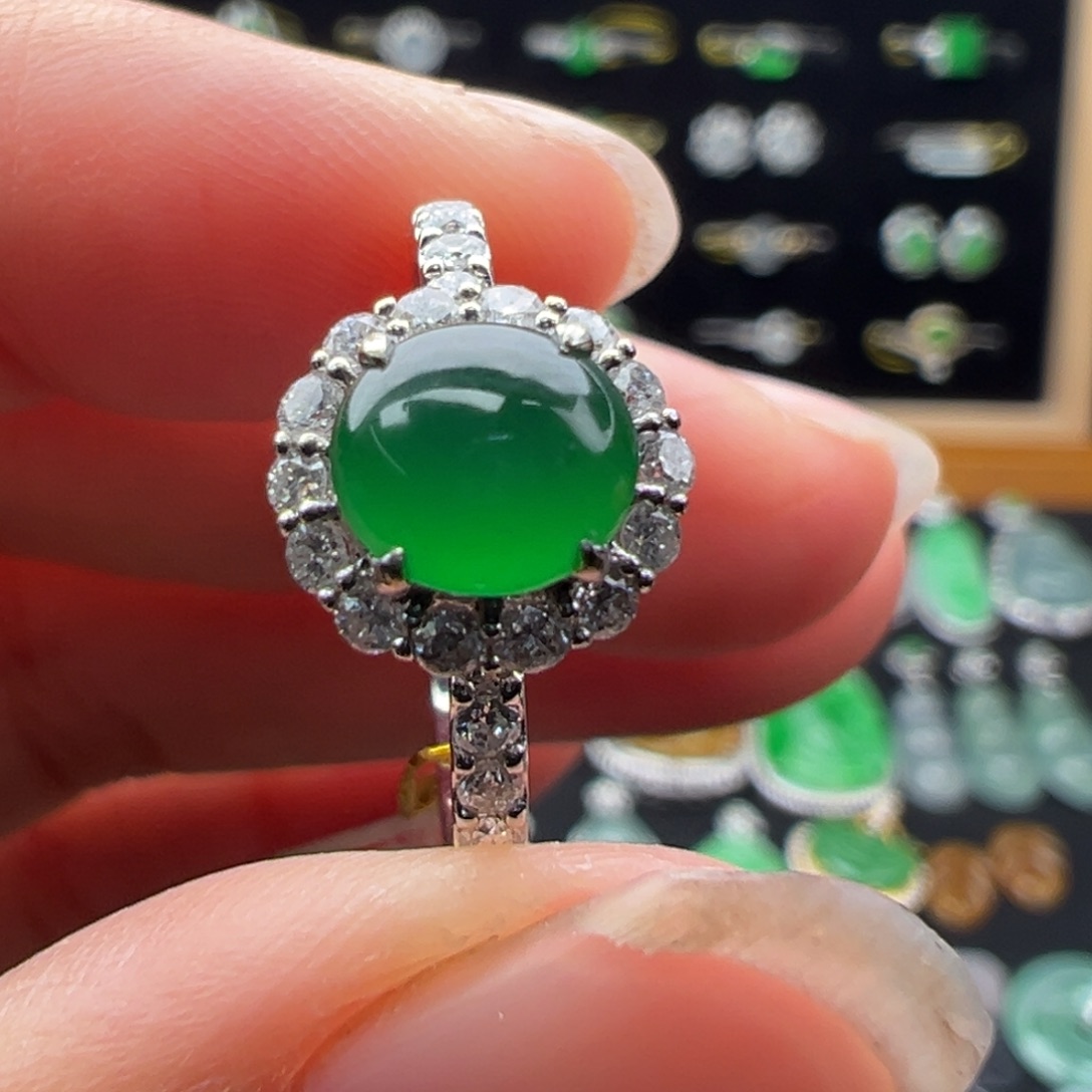 翡翠18K金镶嵌颈饰戒指