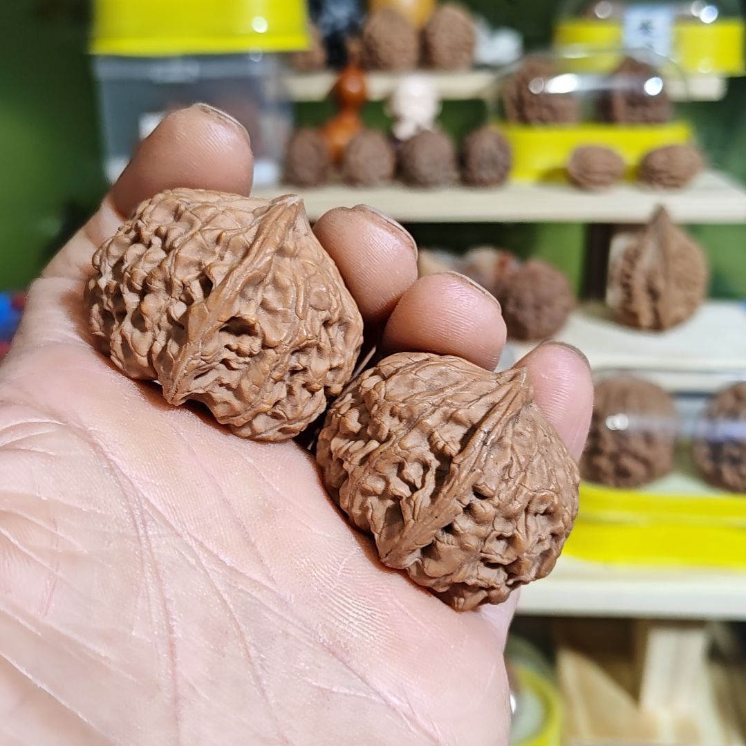 39边尺寸，玉枕元宝有瑕疵