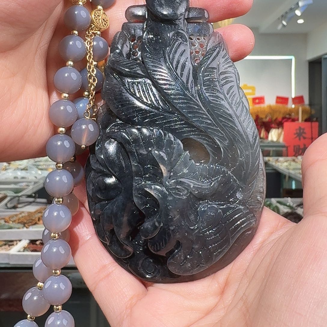 岫玉未镶嵌颈饰吊坠