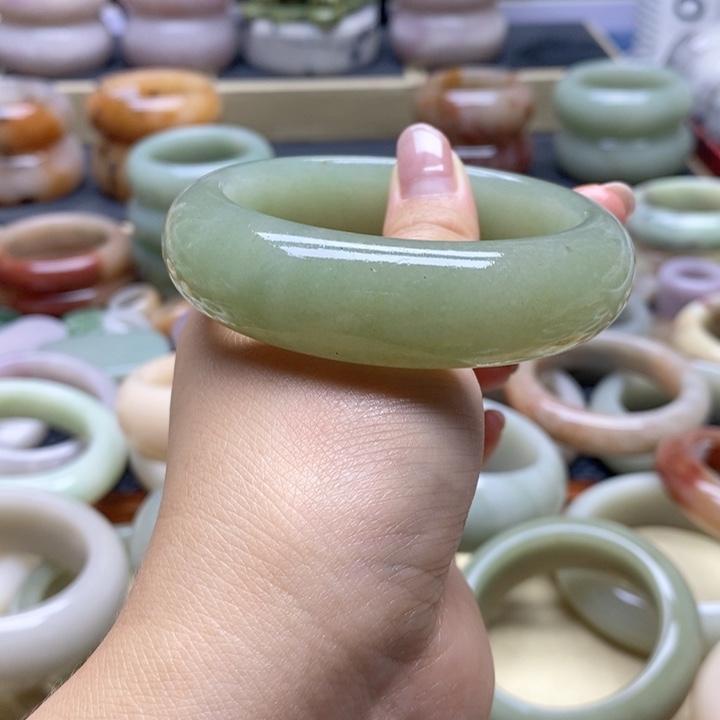 B***e石英岩玉手镯未镶嵌