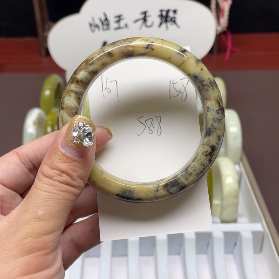 蛇纹石玉未镶嵌手镯