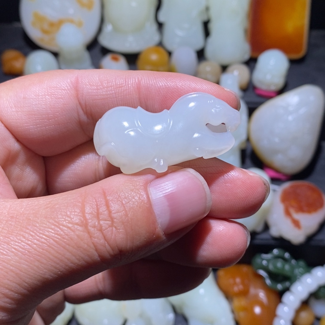 钦***主和田玉未镶嵌颈饰