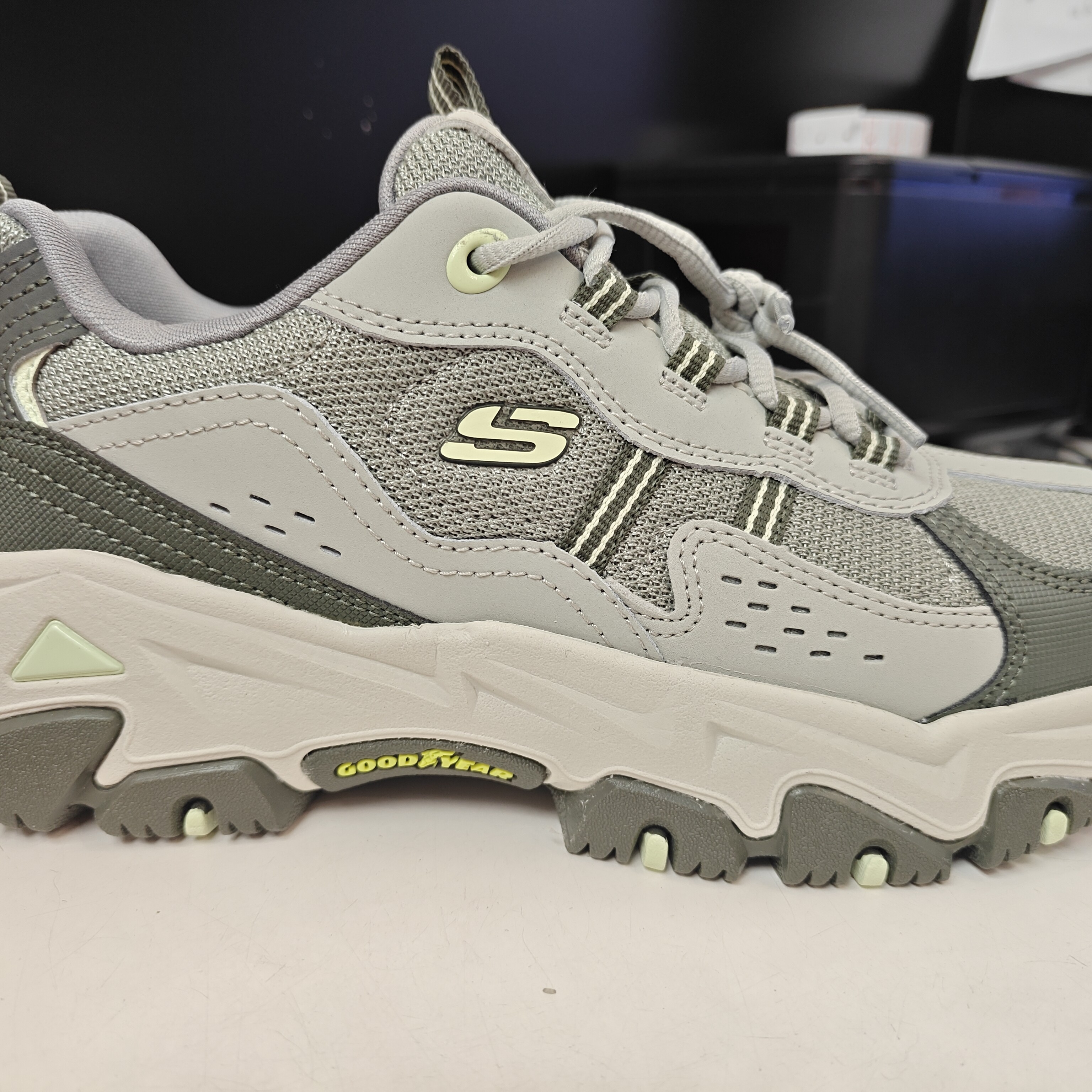 长跑时尚减震夏季皮革拼接小道网面防滑单鞋跑步鞋女款