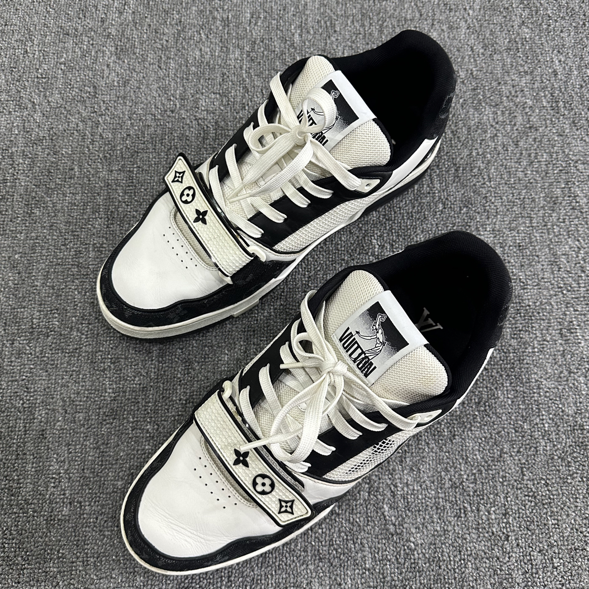 99新 LouisVuitton/路易威登 trainer 黑白魔术贴 9码 