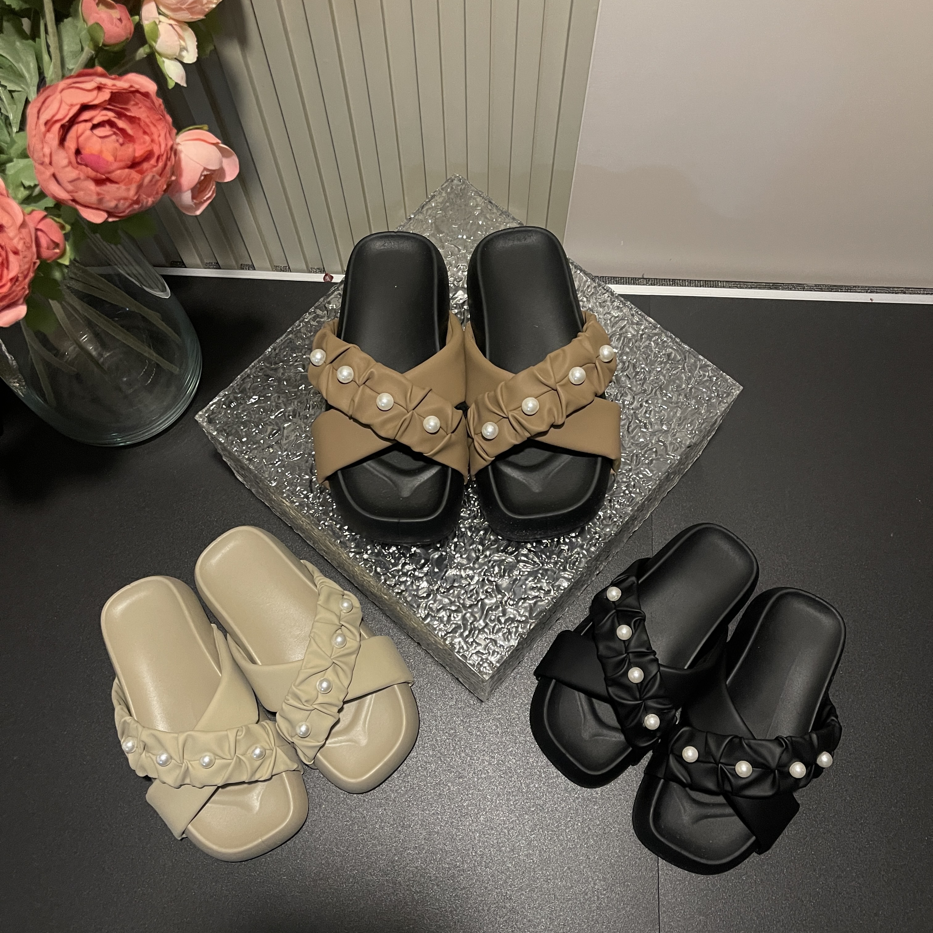 2025春夏季新款时尚百搭软底交叉珍珠法式爆款休闲平底一字拖-4CM