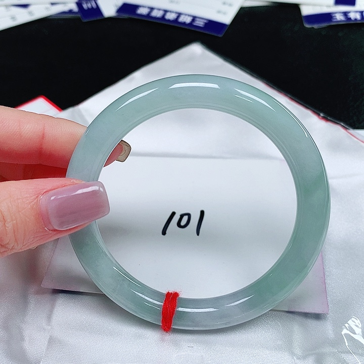 翡翠手镯（圆镯）未镶嵌