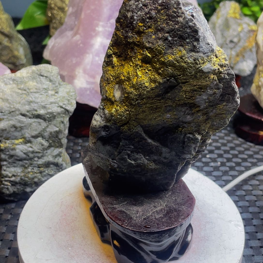 石材?****天然金矿石工艺品摆件