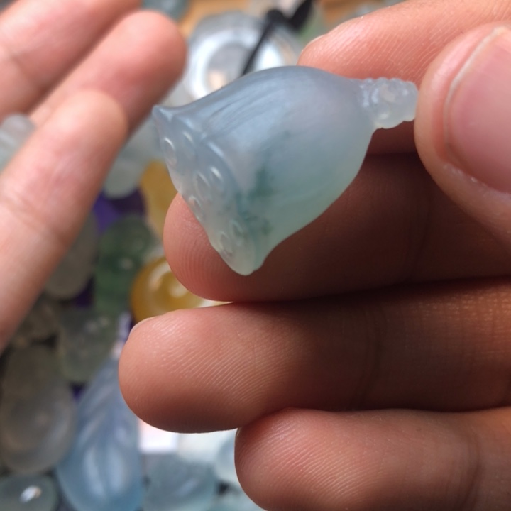 定制翡翠未镶嵌挂件