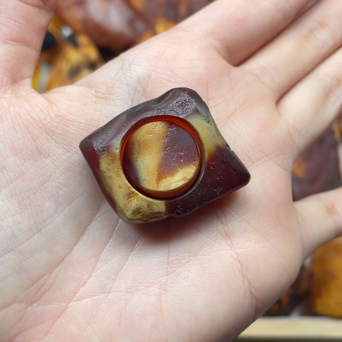 琥珀珠宝奇石未镶嵌