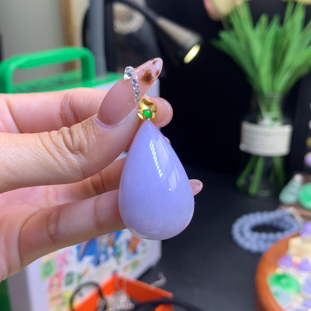 翡翠18K金镶嵌颈饰