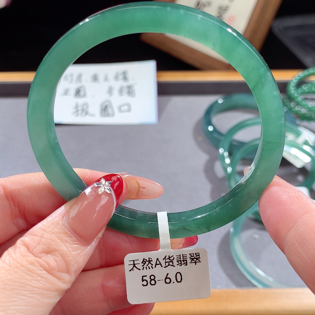 翡翠手镯（圆镯）未镶嵌