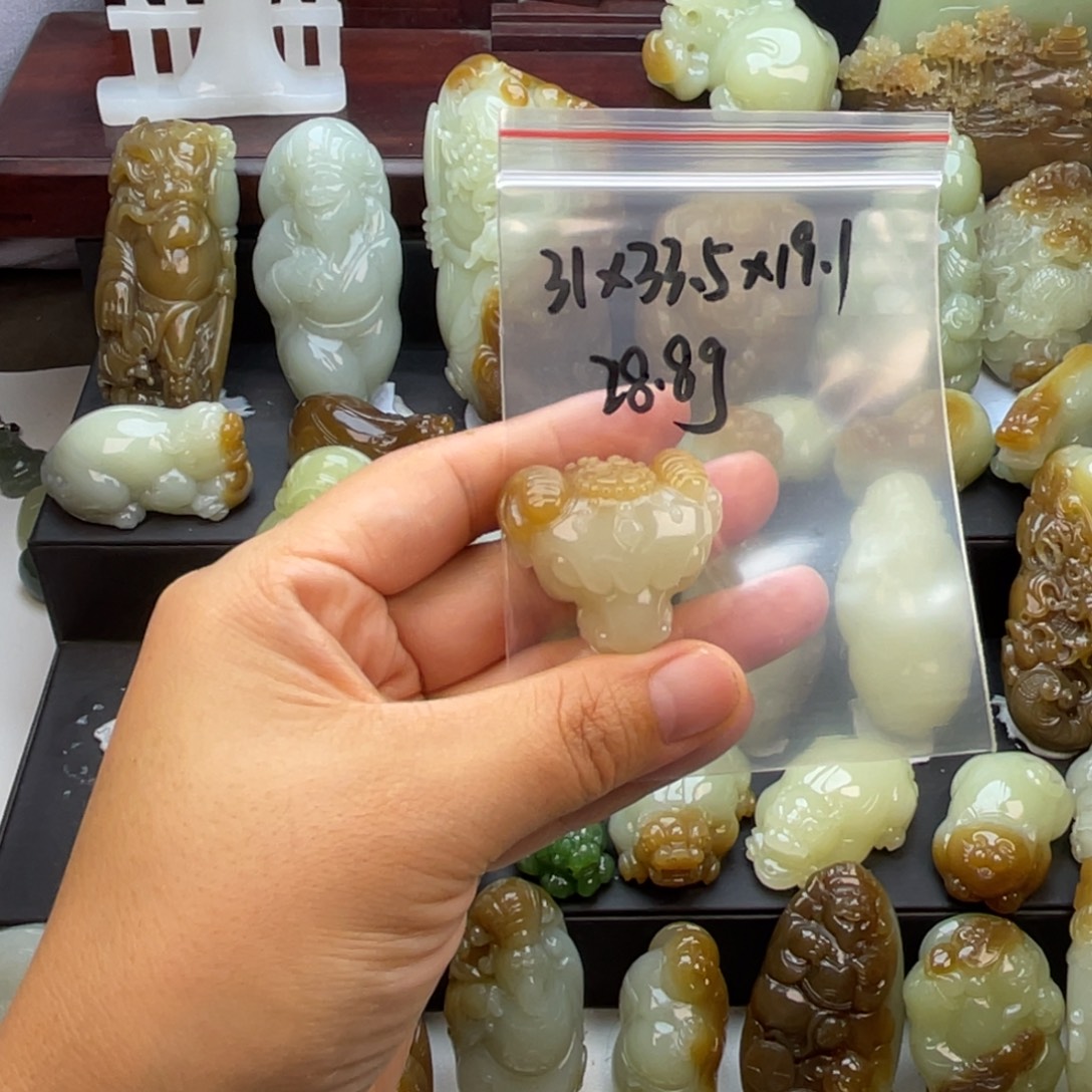 L***布颈饰未镶嵌和田玉