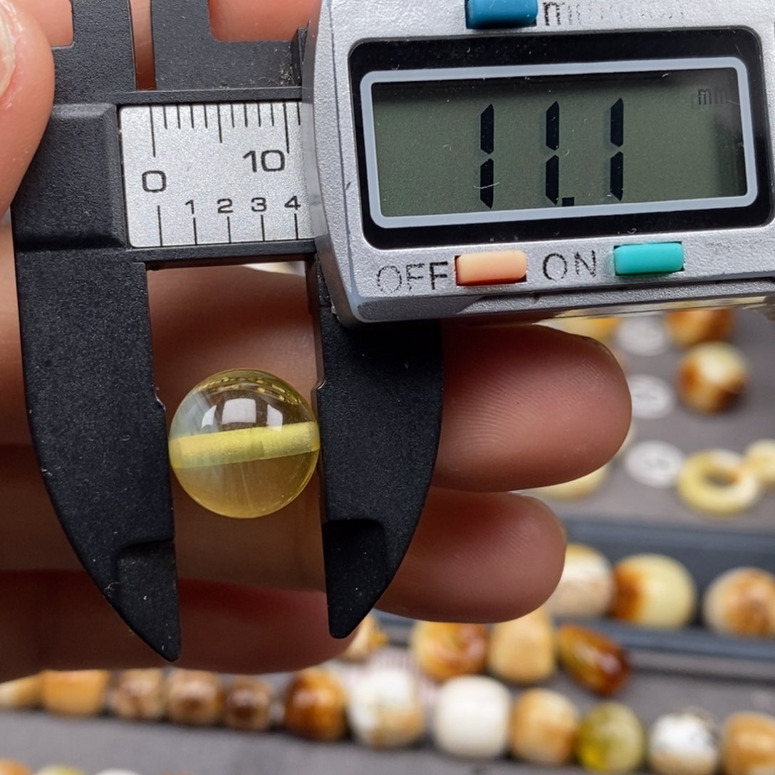 琥珀未镶嵌耳饰圆珠